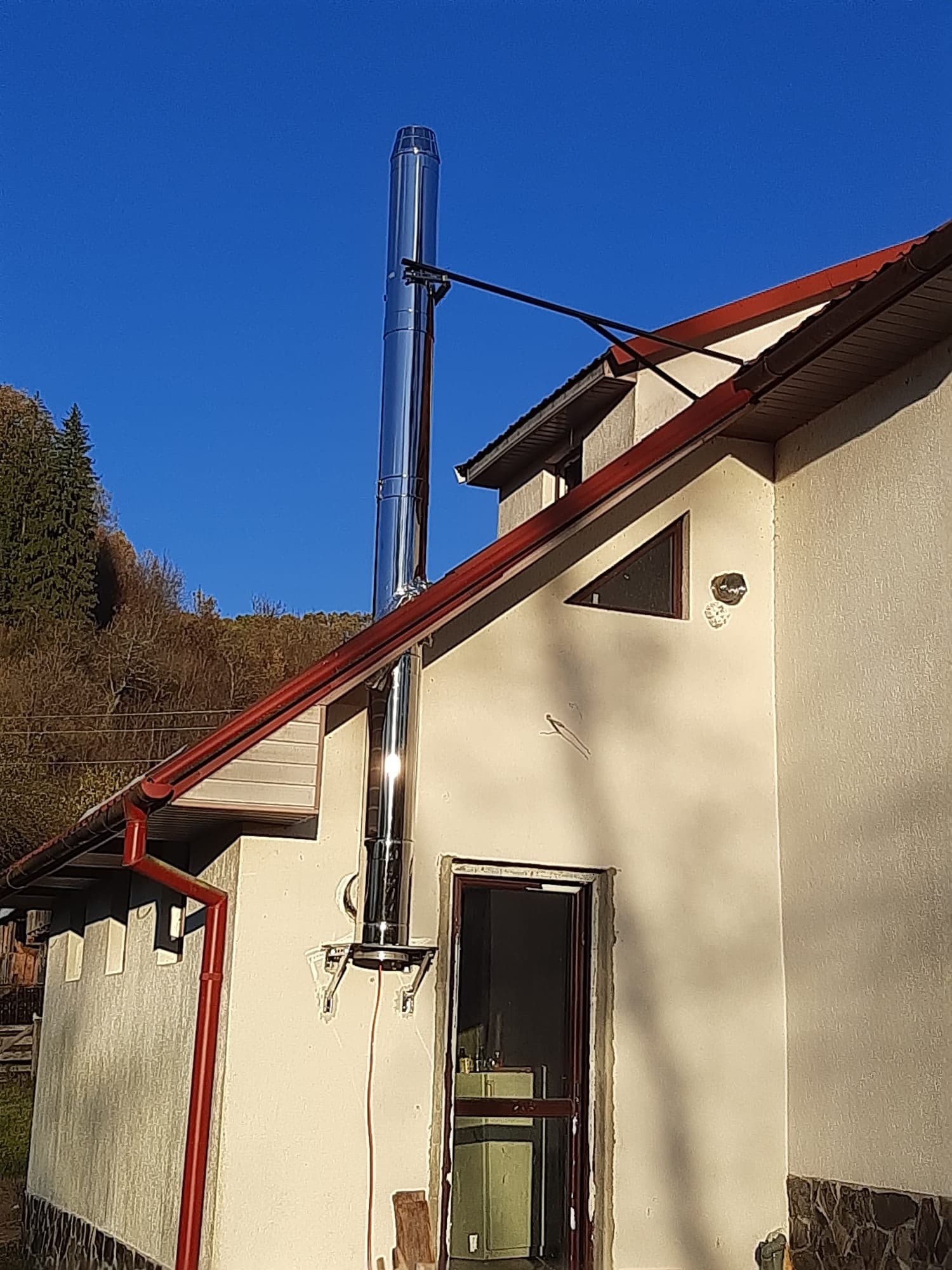 Coș inox finalizat pe casă unifamilială